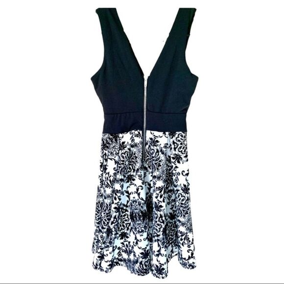 Haute Monde black & white floral Print Mini Dress - Picture 4 of 9